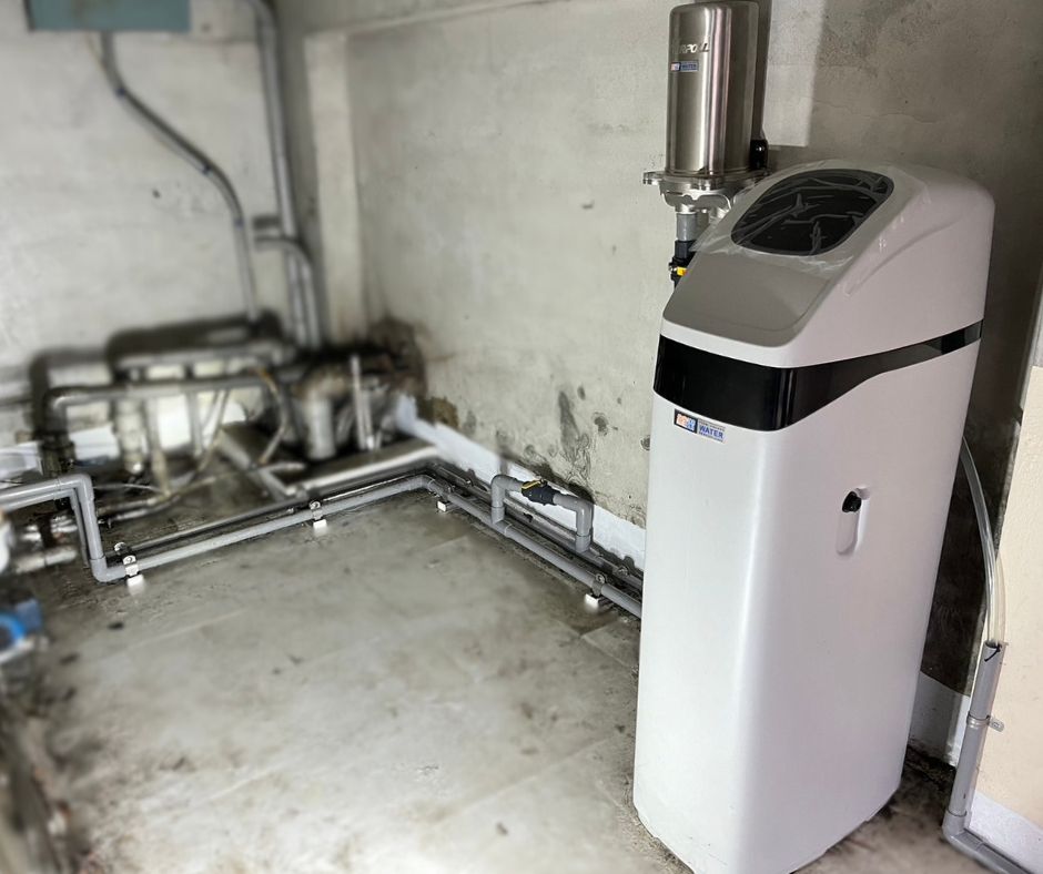 全家潔淨水器一條龍服務｜水塔清洗、水管更新、全戶式淨水設備安裝，一站搞定！案例施工或設備安裝現場照片